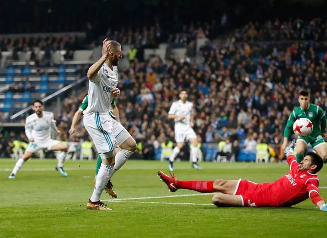 包含国王杯四强战对决在即！辽宁男篮演练定位球，俄克拉荷马城雷霆密集防守应对的词条